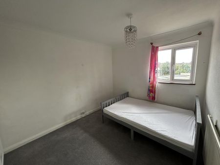 3 bedroom semi-detached house to rent - Photo 5