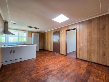 Spacious Family Home on a Large Block in a Prime Location - Photo 5