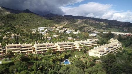 Luxury Apartment for rent in Marbella, Spain - Photo 3