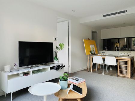 Stylish One-Bedroom Apartment with Oversized Terrace in Prime South Yarra Location - Photo 3