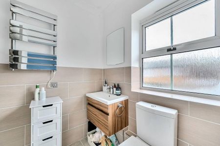 3 bedroom flat to rent - Photo 2