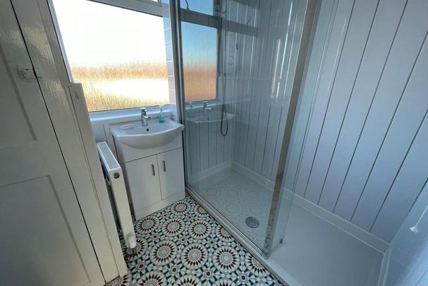 4 bedroom semi-detached house to rent - Photo 1