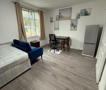 Studio to rent - Photo 6