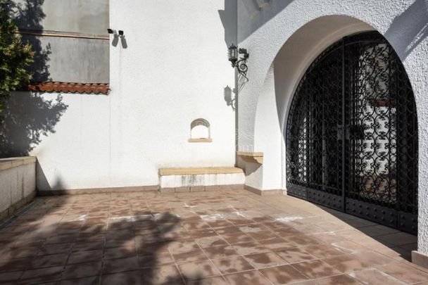 Impressive Mediterranean Mansion With Garden Ideal for Diplomats, Downtown - Fotografie 1