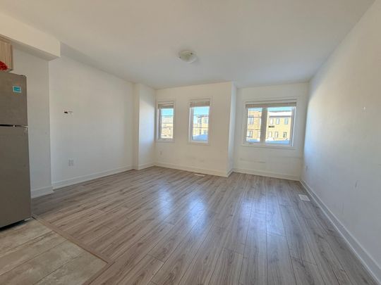 For Lease - 25 Pumpkin Corner Crescent, Barrie, Ontario - Photo 1