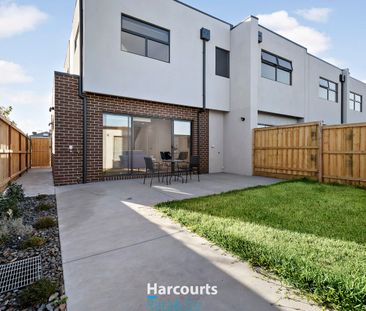 Air- conditioned Main Bedroom Park fronted 4 bedroom Masterpiece - Photo 4