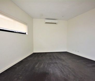 Architecturally Designed Modern Home in a Prime Location - Photo 5