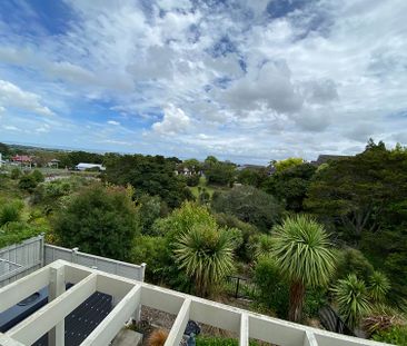 Modern duplex with beautiful harbour views - Photo 1