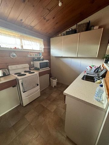 Charming 1BR Unit in Elderslea! - Photo 2
