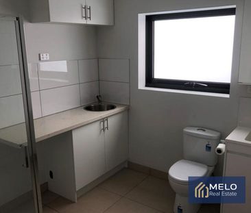 Top floor living at its best! - Photo 1