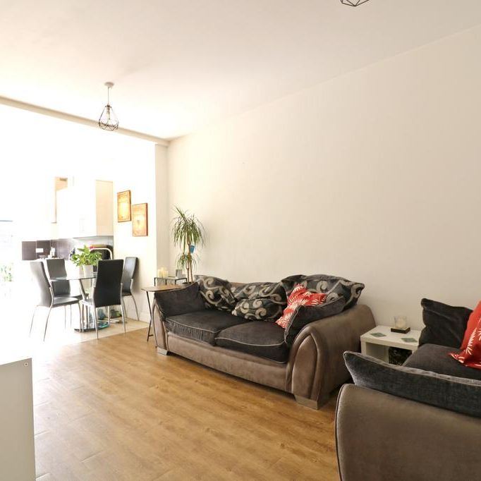 3 bedroom flat to rent - Photo 1