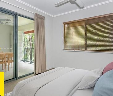 CONTEMPORARY & TROPICAL KEWARRA BEACH APARTMENT - AWARD WINNING COM... - Photo 3