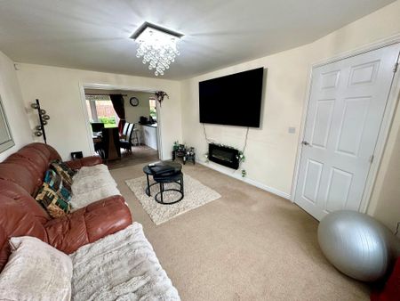 Alder Road, Leeds, Whinmoor - Photo 2