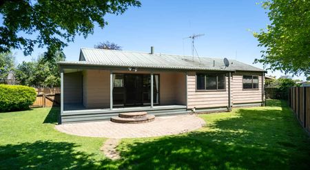 Spacious Family Home - Great Location - Photo 4