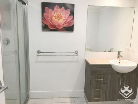 3 BEDROOM FURNISHED UNIT IN TROPICAL RESORT STYLE APARTMENTS - Photo 3