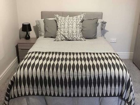 Portland Road Unit 2 - Photo 2