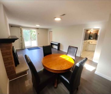 For Lease - 304 Orsi Avenue, Bradford West Gwillimbury, Ontario - Photo 3