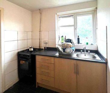 Artemis Close, Driveway & Garage, Gravesend, DA12 - Photo 5