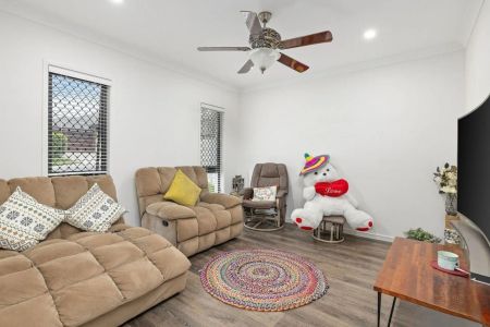 Modern Family Living in the Heart of Springfield Lakes - Photo 5