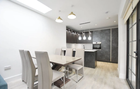 3 bedroom flat to rent - Photo 3