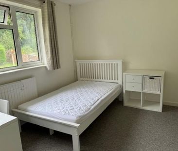 4 bedroom terraced house to rent - Photo 5