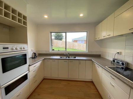 Great two bedrooms family home in Papakura ! - Photo 3