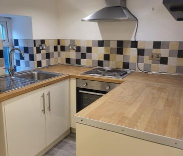 2 bedroom end of terrace house to rent - Photo 1