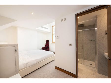 4 bedroom mews to rent - Photo 5