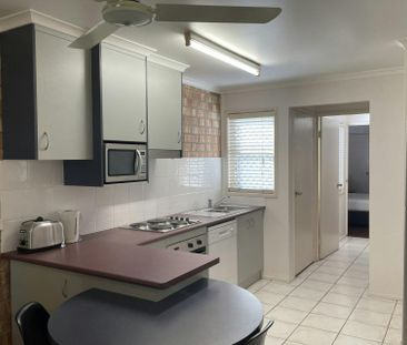 Charming 1-Bedroom Unit in the Heart of Gladstone Central – Conveni... - Photo 6
