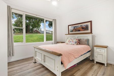 SPACIOUS 4 BEDROOM HOME IN BEAUTIFUL KILABEN BAY - Photo 3