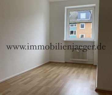 Zwischen EKZ Farmsen und Berner Au - Großzügige Etagenwohnung mit Balkon, Gäste-WC, Vollbad, 1.OG - Photo 2