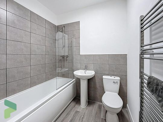 2 bedroom end of terrace house to rent - Photo 1