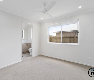 THREE BEDROOM DUPLEX WITH AIR CONDITIONING - Photo 5