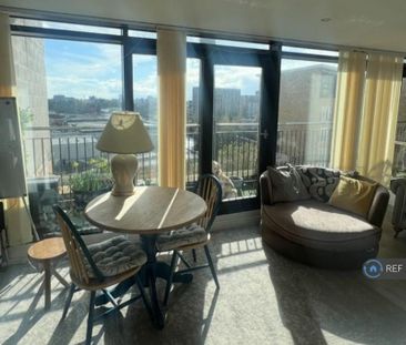 2 bedroom penthouse to rent - Photo 6