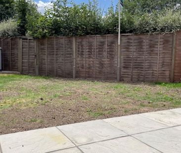 Goldsworth Park, Woking - Photo 5