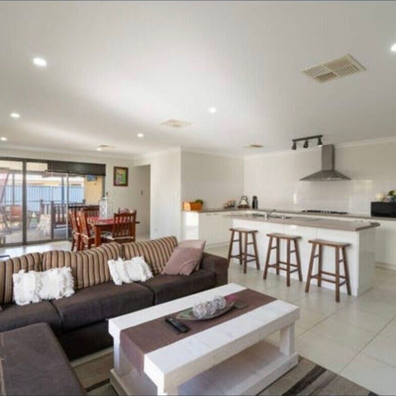 Baldivis - Photo 1