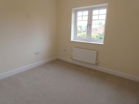 4 bedroom detached house to rent - Photo 3