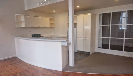 Stylish 3-Bedroom House in Wellington Central - Photo 4