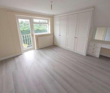 Woking, Surrey, GU22 - Photo 3