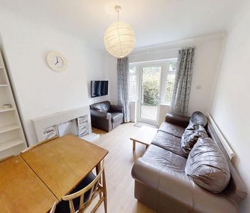 4 bedroom semi-detached house to rent - Photo 4