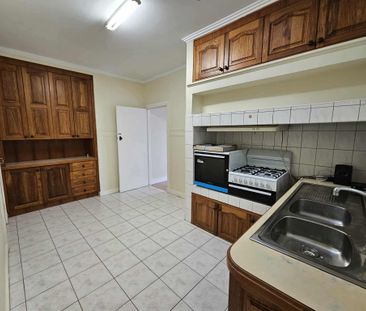 2 Agnes Street, Bentleigh East VIC 3165 - House For Rent | Domain - Photo 3