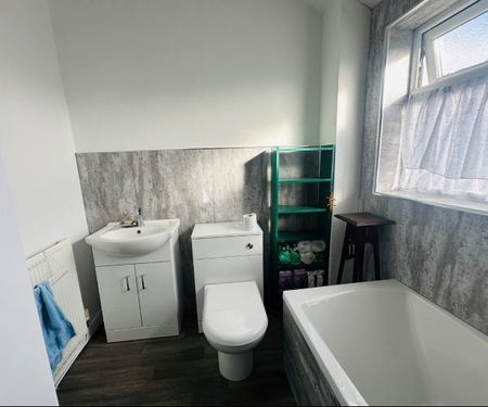 Pembroke Dock, Pembroke Dock, SA72 - Photo 5