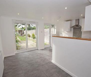 3 bedroom end of terrace house to rent - Photo 5