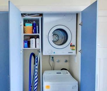 Spacious ensuite room with excellent sunlight - Photo 3