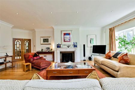 5 bedroom detached house to rent - Photo 2