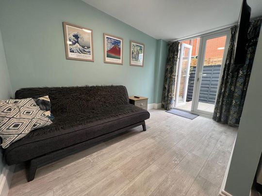 1 bedroom in a house share to rent - Photo 1