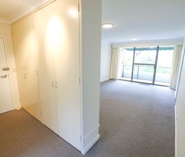 BIG, BOLD, PLUS ADDITIONAL STUDY & A LOCK-UP GARAGE! - Photo 5