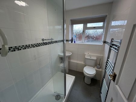 2 bedroom flat to rent - Photo 5
