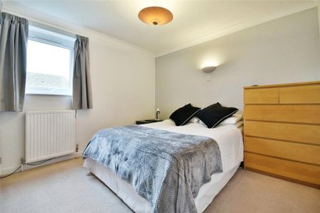 3 bedroom flat to rent - Photo 2