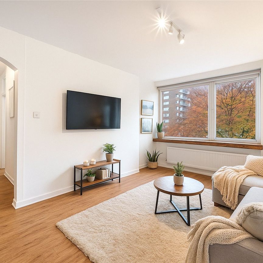 Renovated spacious One Bedroom Apartment in Portered Building - Photo 1